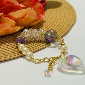 Elegant Gold and Pearl Bracelet with Crystal Accents